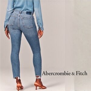 Abercrombie & Fitch The Skinny High Rise Jean